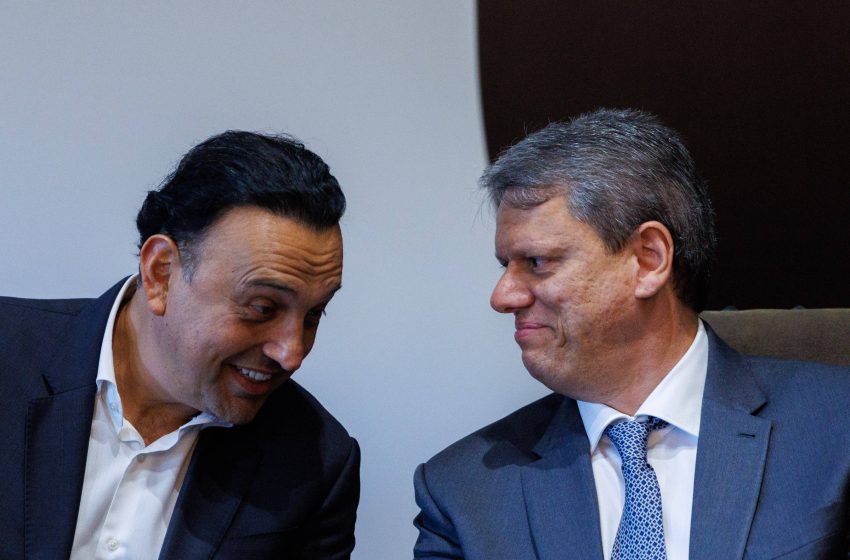  Tarcísio de Freitas não responde sobre investigação de vice Felício Ramuth