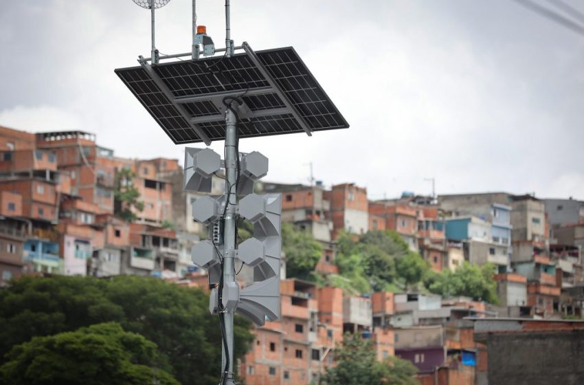  Governo de SP entrega sirene de alerta para área de risco em Maua