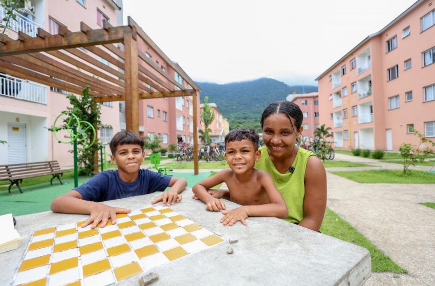  Reconstrução em São Sebastião: novas moradias trazem segurança Três anos após chuvas