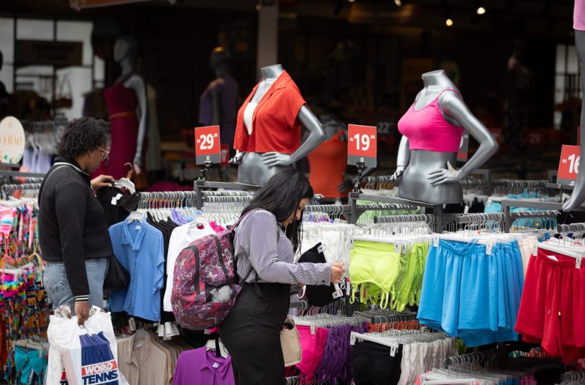  Etiquetas de roupas: os riscos de removê-las e a importância das informações