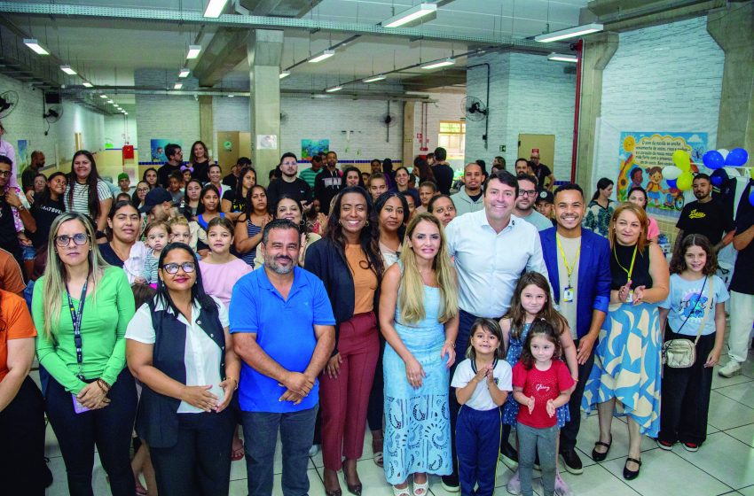  Santana de Parnaíba entrega uniformes e materiais escolares a 32 mil alunos