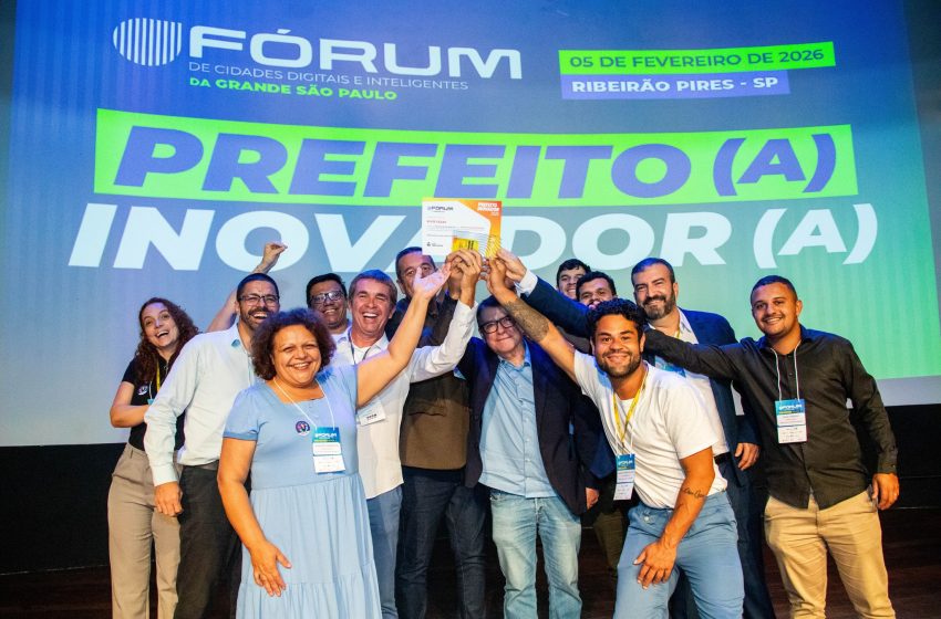  Santana de Parnaíba se destaca no Fórum de Cidades Digitais e Inteligentes e ganha prêmio Prefeito Inovador