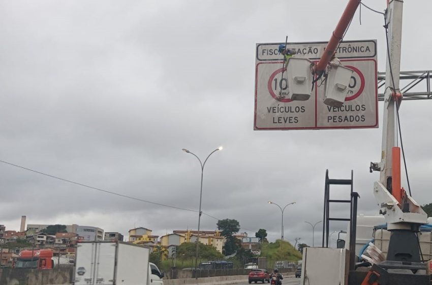  Raposo Tavares e Castello Branco terão reforço na limpeza de drenagens, pistas e canteiros nesta semana