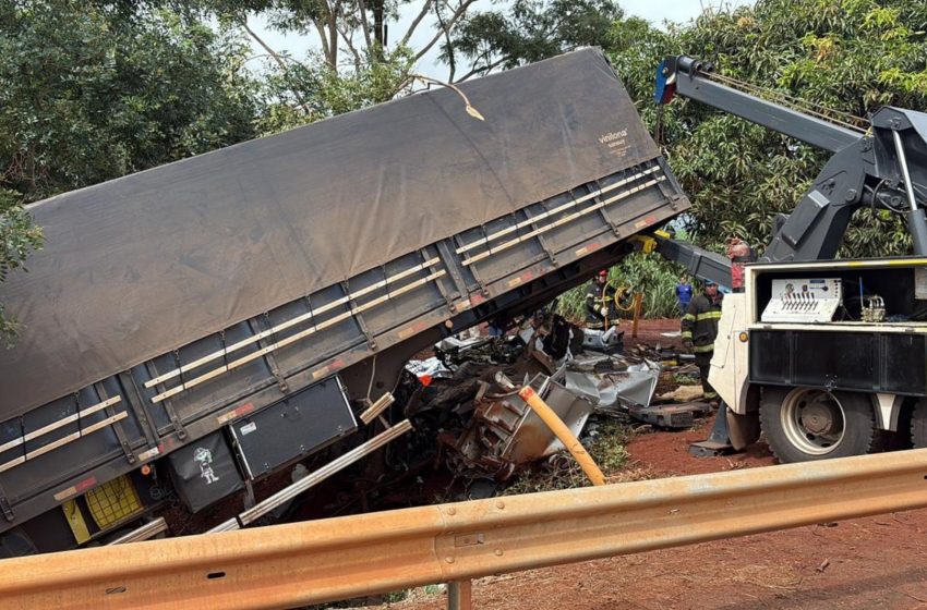  Motorista morre em acidente com carreta na rodovia SP-253 em Jaboticabal