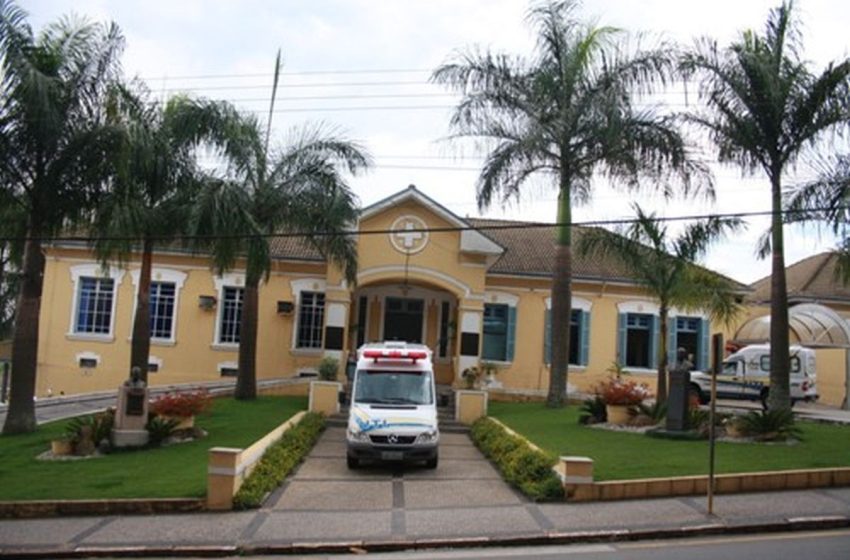  Ônibus escolar colide com poste e fere sete em Itatiba/Valinhos