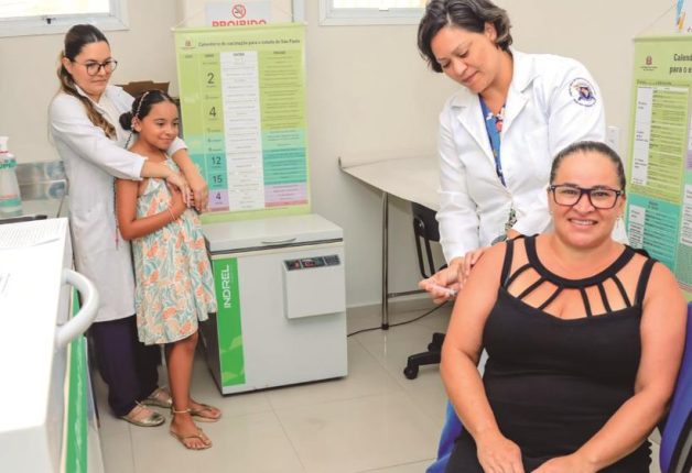 Santana de Parnaíba vacina 3 mil pessoas no dia D de vacinação contra sarampo e febre amarela