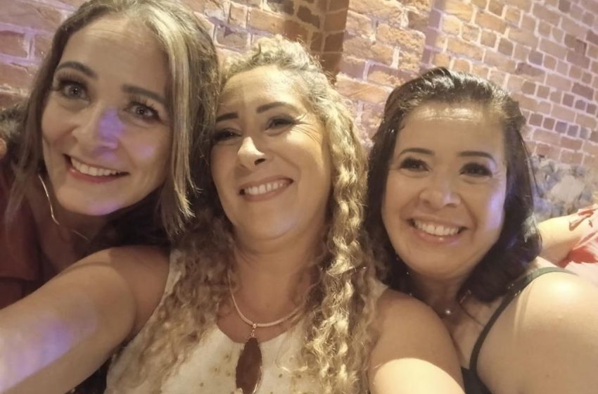  Na direção certa: irmãs motoristas de caminhão ajudam a mover Barueri