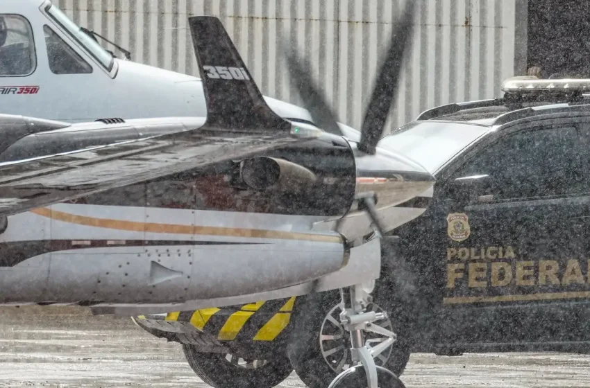  Daniel Vorcaro chega a Brasília em voo da PF para presídio federal