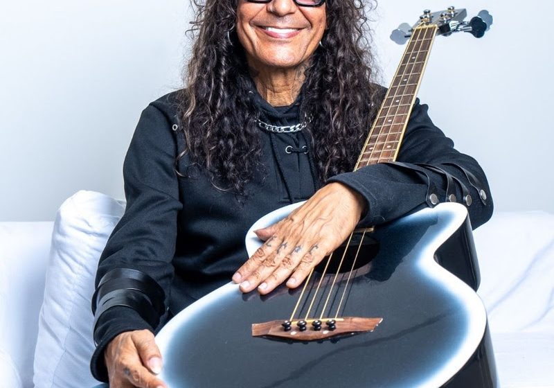  Luiz Caldas celebra sua trajetória no Sesc 14 Bis e no CPF do Sesc com show “Voz e Violão” e bate-papo sobre o álbum que deu origem ao axé