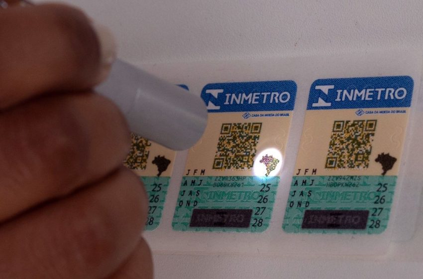  Inmetro: Selos antigos de capacetes, extintores e GNV perdem validade