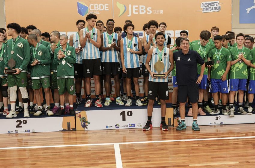  Meninos do Terrão de Ponta Porã são campeões após homenagem a Oscar