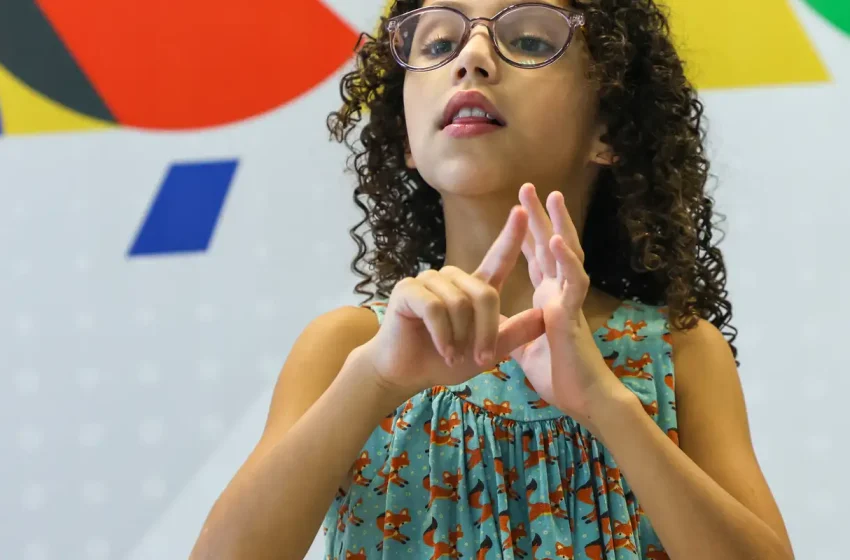  Libras nas escolas: a revolução na educação de alunos surdos
