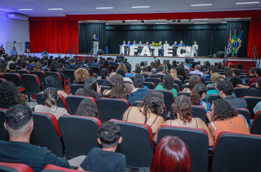  Fatec forma profissionais altamente capacitados em Santana de Parnaíba