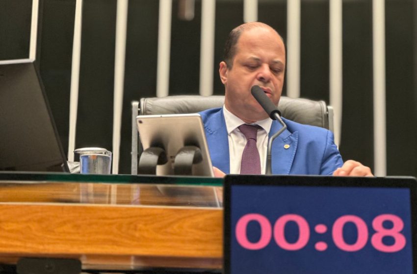  Podemos ganha força com Ribamar no comando da Câmara