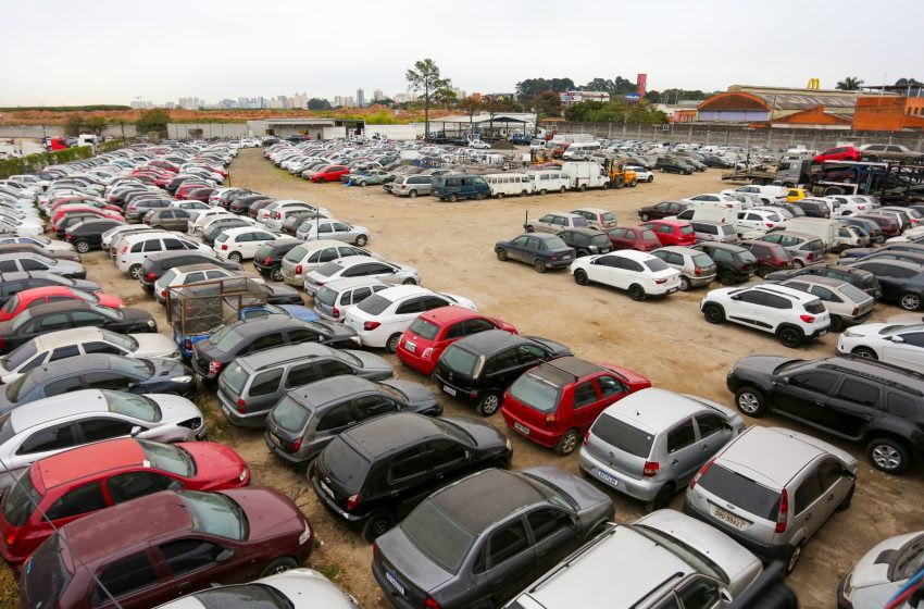  Governo de São Paulo atualiza leilão de remoção e guarda de veículos