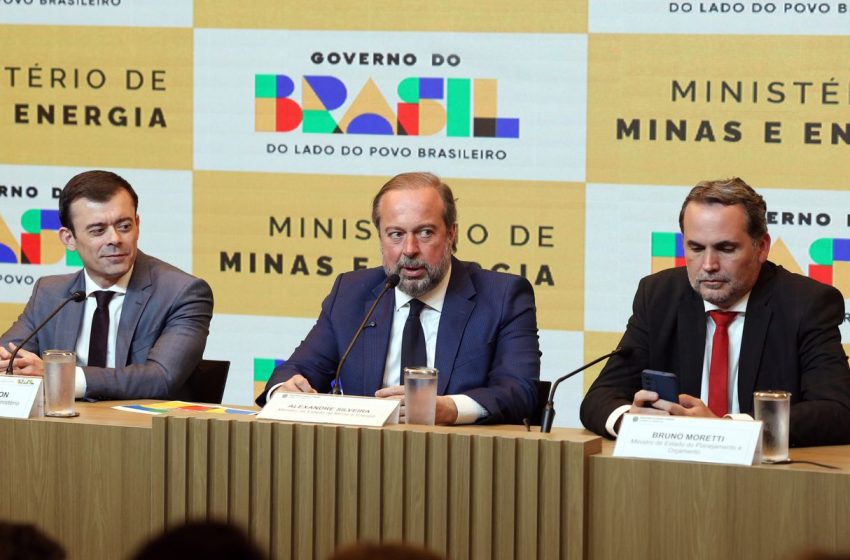  Governo federal anuncia medida provisória para conter alta nos combustíveis