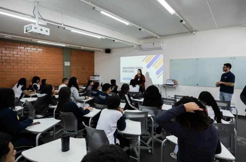  Alunos da rede de Santana de Parnaíba vivenciam um dia como universitários