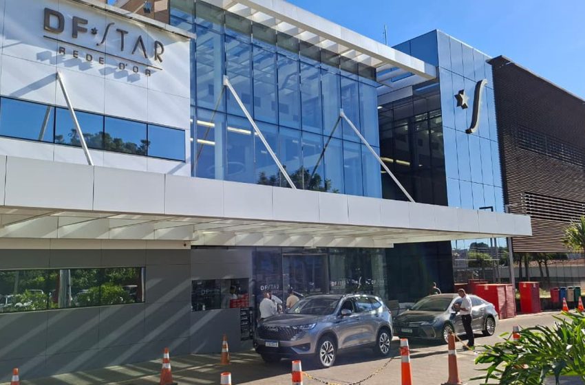  Bolsonaro internado para cirurgia no ombro direito em Brasília