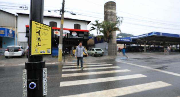  Nova tecnologia em faixas de pedestres reforça segurança no trânsito em Santana de Parnaíba