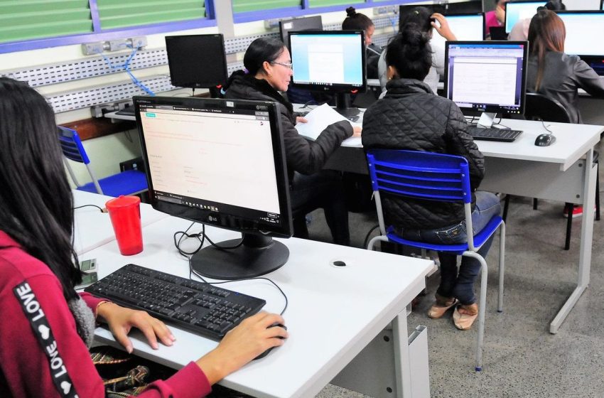  Mais de 100 mil escolas públicas do Brasil com internet gratuita