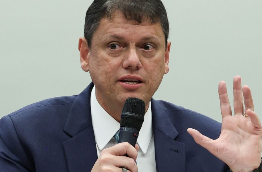 TCE-SP Aprova Contas de Tarcísio de Freitas (2023) com Ressalvas e Exige Maior Transparência