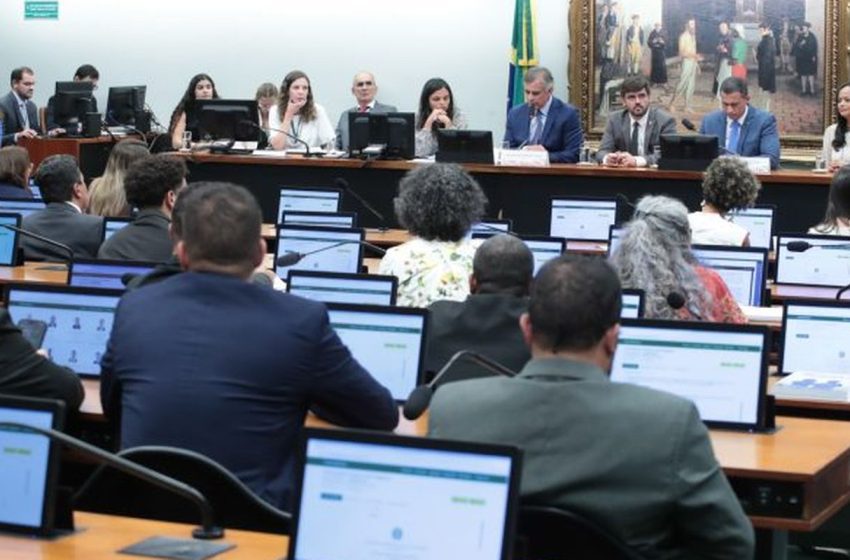 Maioridade Penal: Câmara Suspende Análise de PEC e Retomada Promete Novas Tensões