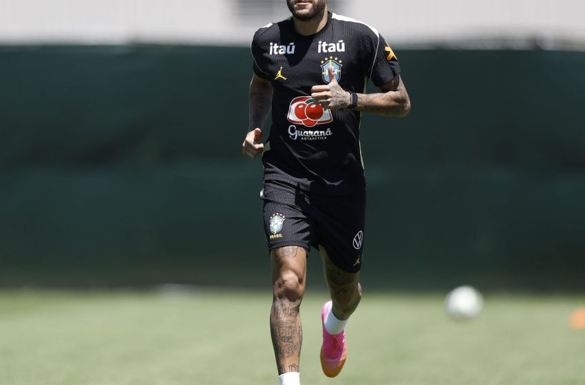  Neymar Retorna aos Gramados em Treino da Seleção Brasileira para a Copa do Mundo