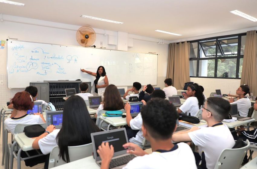  Mais de 62 mil alunos retornam às aulas na rede municipal de Barueri na segunda-feira (27)