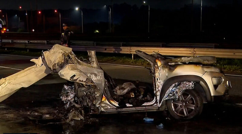  Acidente grave em Osasco deixa três pessoas mortas após exploção de carro 