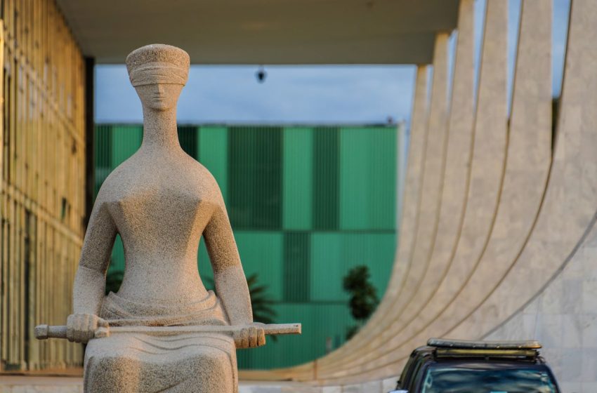  Defesa de Bolsonaro Recorre ao STF Contra Suspensão de Visitas e Restrições Digitais