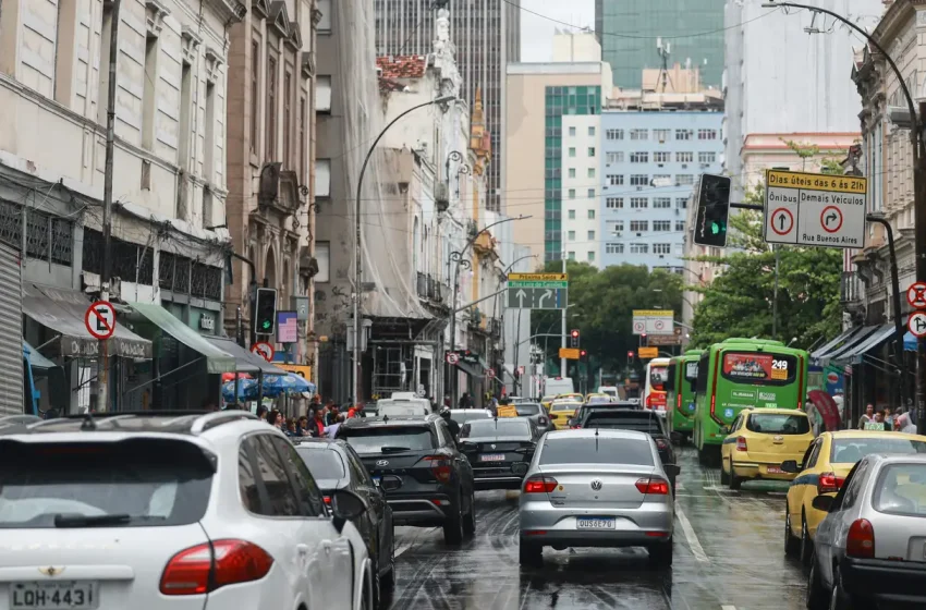  Adesivos Eleitorais em Veículos: Alerta da FenSeg sobre Riscos para a Cobertura do Seguro