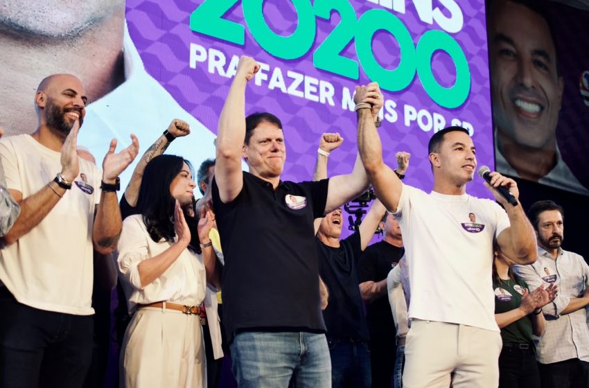  Tarcísio inicia campanha à reeleição em encontro com mulheres em Osasco