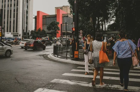O estudo buscou otimizar a operação e a gestão de interseções viárias, especialmente aquela…