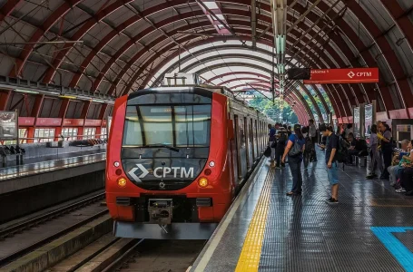 Todas as mudanças na operação estão sendo informadas aos passageiros por avisos sonoros, pain…