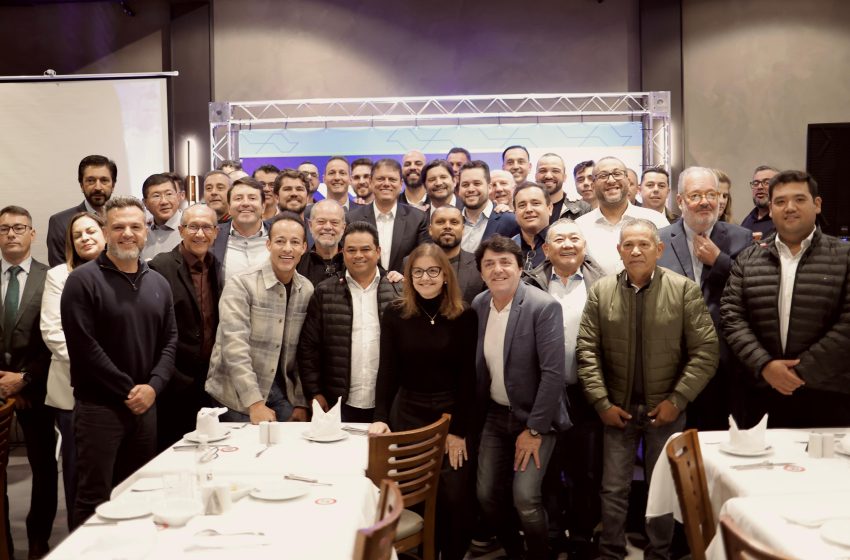  Tarcísio reúne 37 prefeitos e um vice-prefeito da Região Metropolitana e consolida apoio à reeleição