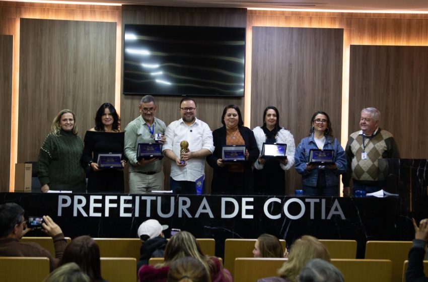  Cotia premia cinco escolas que se destacaram em índice nacional de educação