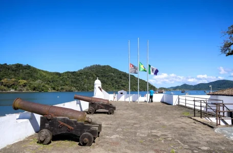 Forte São João, em Bertioga, uma das primeiras fortificações do Brasil (foto: Leiz Lima / Set…