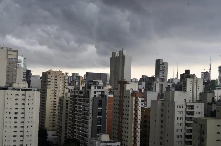  Defesa Civil alerta para chegada de frente fria com chuva e rajadas de vento no Estado de São Paulo