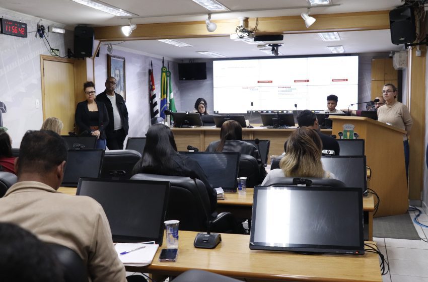  Assessores parlamentares participam de treinamento para tirar dúvidas sobre sistema de cadastro de emendas impositivas.