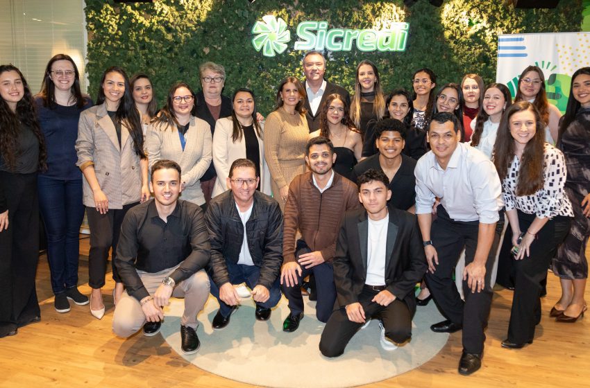  Sicredi qualifica colaboradores e amplia acesso ao mercado financeiro