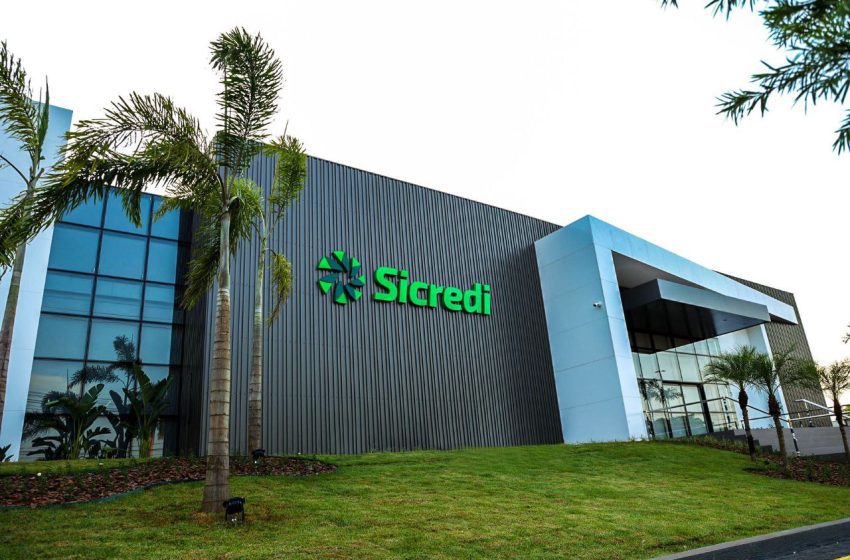  Sicredi Vale do Piquiri Abcd PR/SP alcança a marca de 300 mil associados 