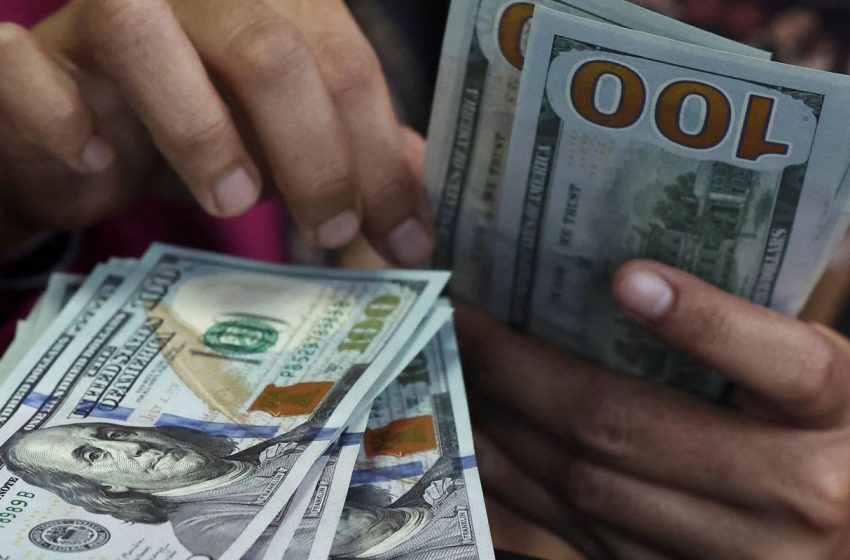  Mercado Brasileiro em Ajuste Pós-Eleição: Dólar Corrige Queda e Ibovespa Recua em Meio à Cautela