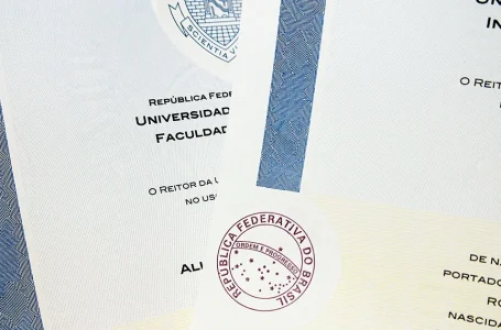 O novo diploma é emitido para todos os estudantes formados a partir do dia 1º de abril de 2026….