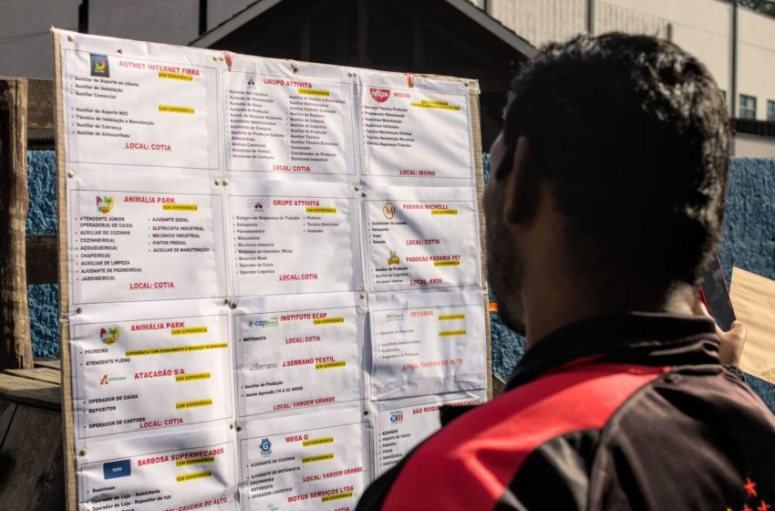  Cotia realiza dois mutirões de emprego em Logística