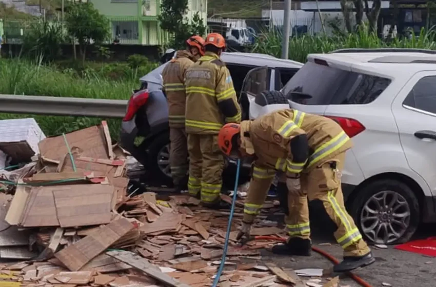  Tragédia na BR-393: Acidente Envolve Caminhão e Quatro Veículos, Deixando Cinco Mortos e Nove Feridos no Sul Fluminense