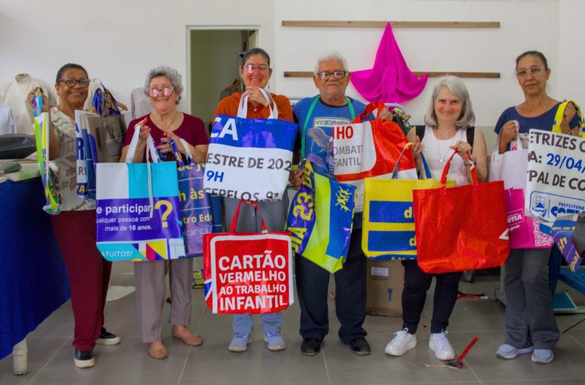  Em Cotia, oficina de costura transforma lonas publicitárias em sacolas
