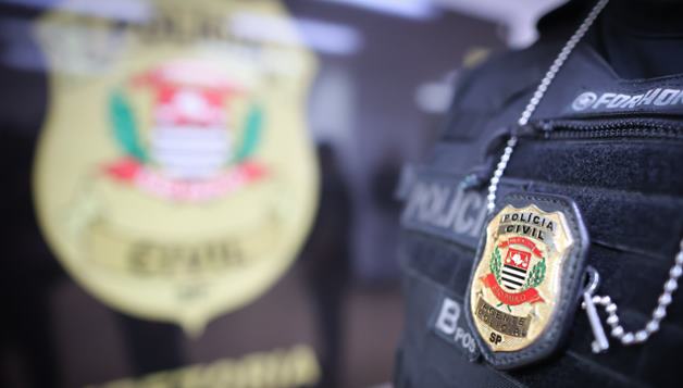  Polícia de SP prende analista financeira suspeita de desviar quase R$ 2 milhões de banco na Avenida Paulista
