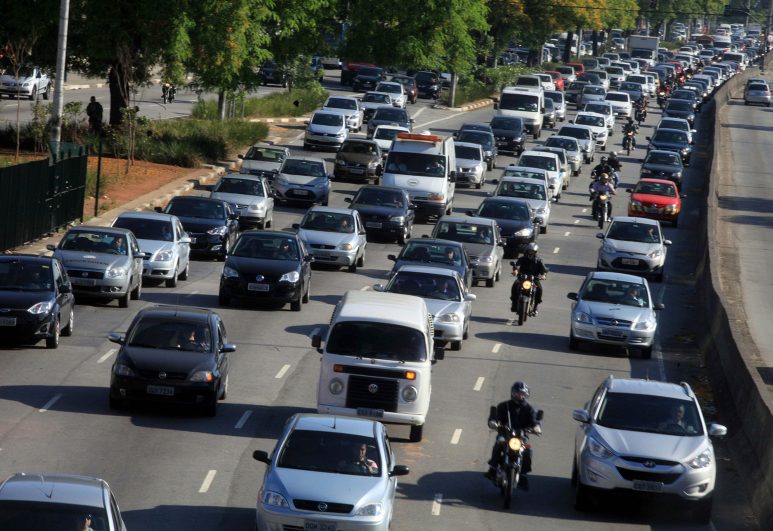  Feriado de Finados: Rodovias Concedidas de SP Se Preparam para Recorde de Tráfego com Quase 20 Milhões de Veículos