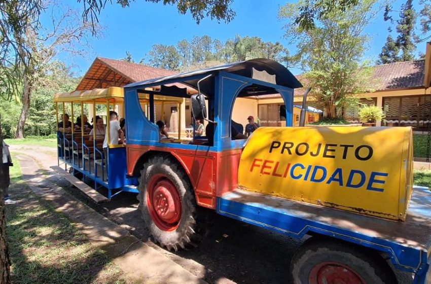  Memória e encontro de gerações marca vivência de atendidos do CRAS Caucaia no Sitio da Felicidade