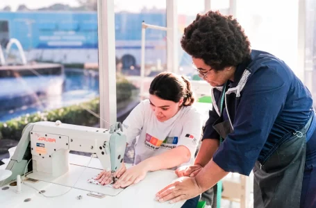 As atividades seguem até 6 de novembro, em carretas adaptadas como salas de aula
